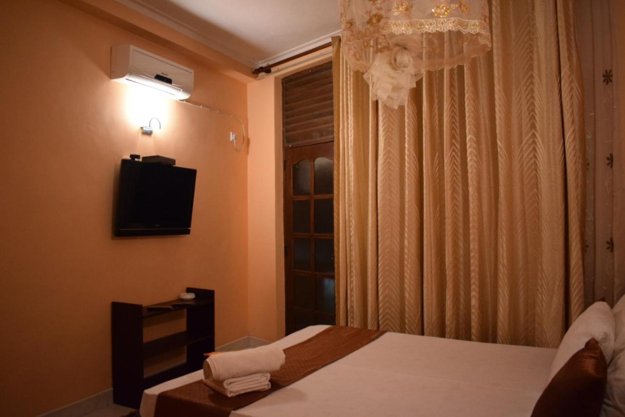 Grand Resort Kandy Exterior photo